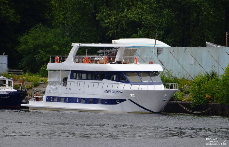 Митрофан яхта