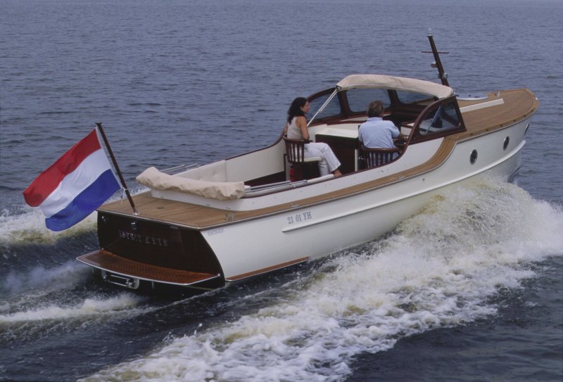 Прогулочная яхта Rapsody