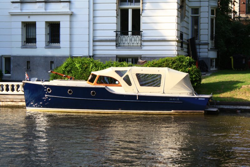 Моторная яхта Амстердам