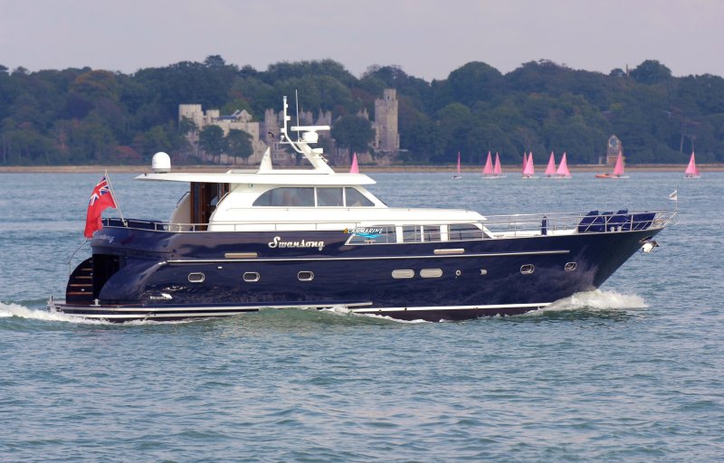 Голландские моторные яхты водоизмещающие