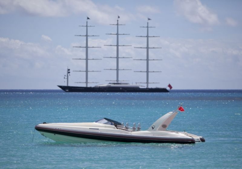 Яхта Фалькон