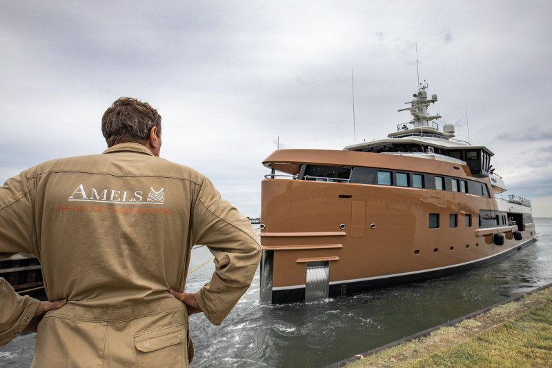 Яхта Олега Тинькова