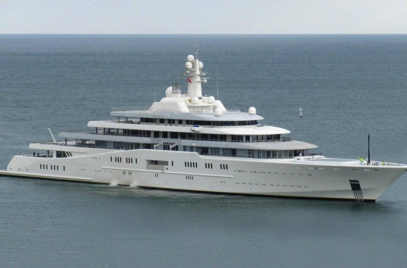 Яхта Абрамовича больше яхты шейха