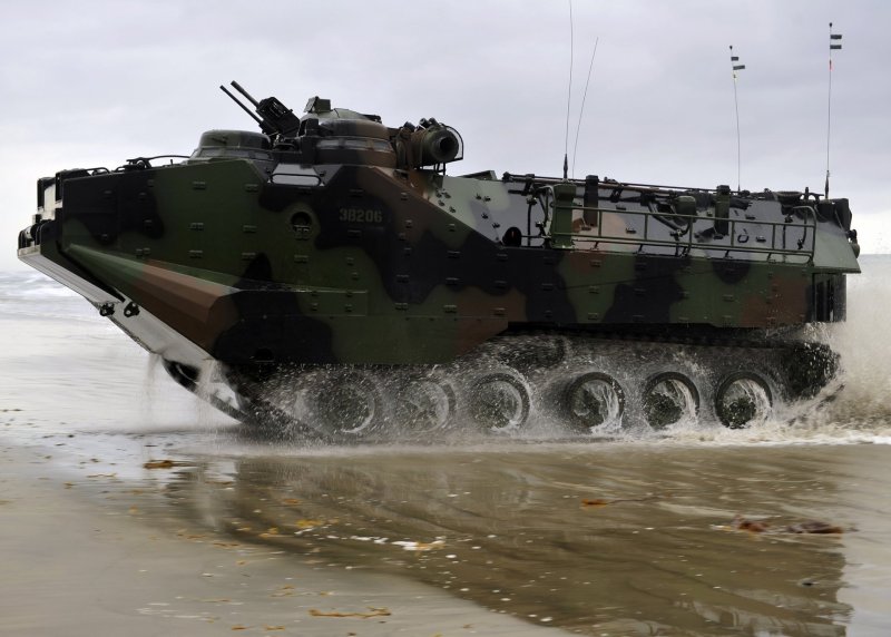 Машины-амфибии AAV-7