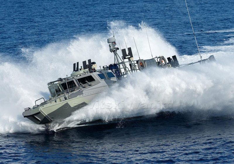 БК-16 скоростной транспортно-десантный катер
