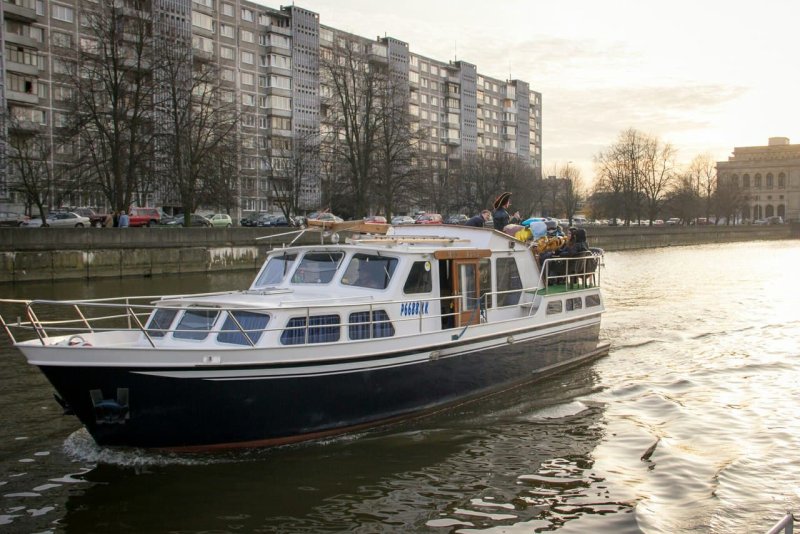 Речной катер