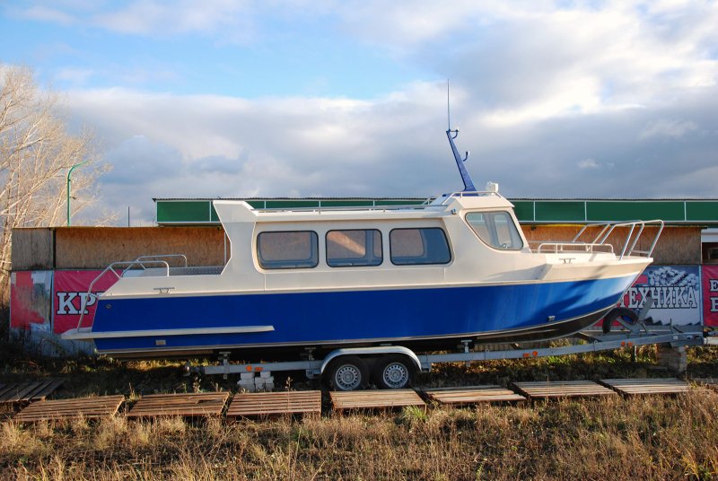 Катер Амадеус 820