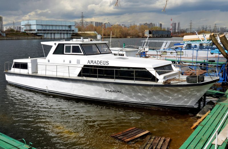 Катер Amadeus 700
