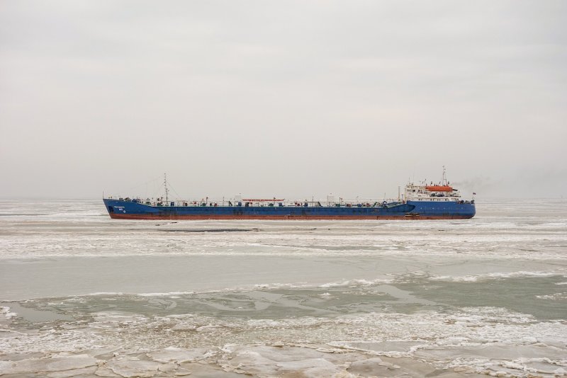 Танкер Волгонефть в море