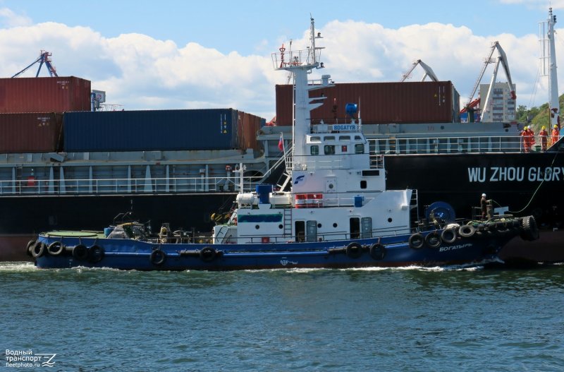 Теплоход богатырь