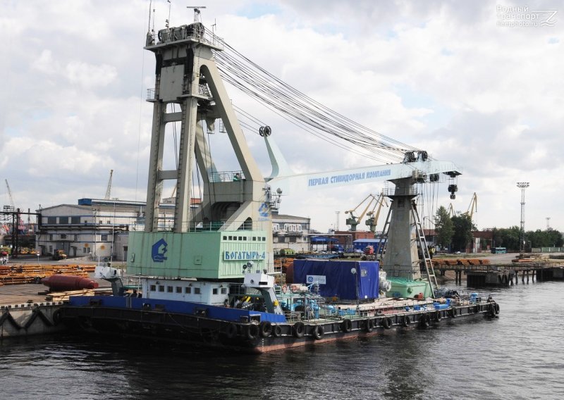 Плавучий кран богатырь