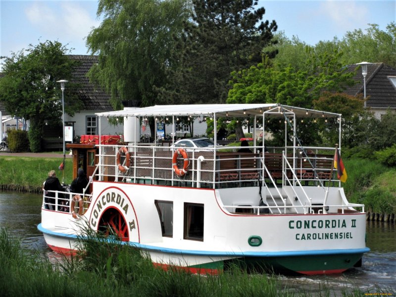 Прогулочный кораблик из Утриша