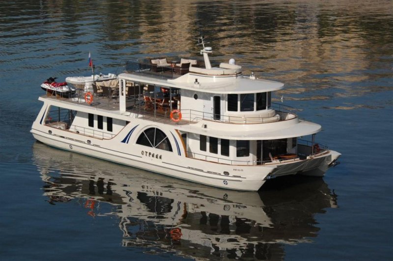 Яхта плавдача Отрада