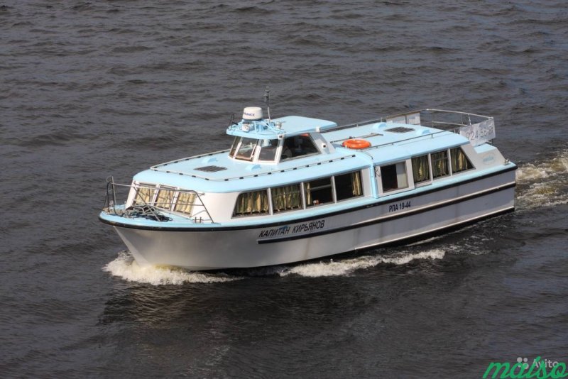 Пассажирский катер "Капитан Сухотин"
