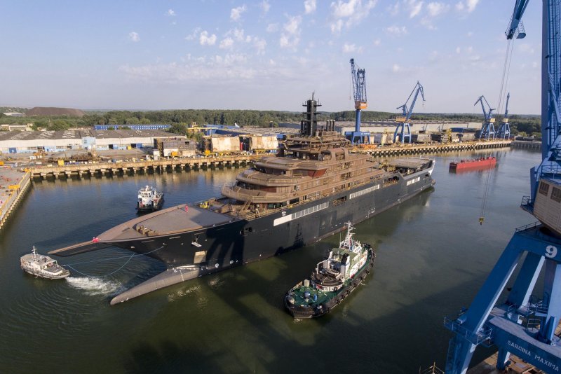 Судно Rev Ocean