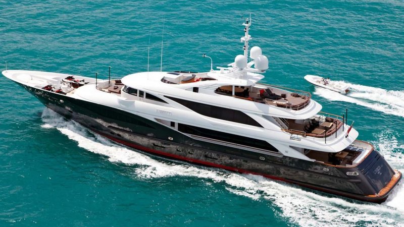 Четырёхпалубная яхта