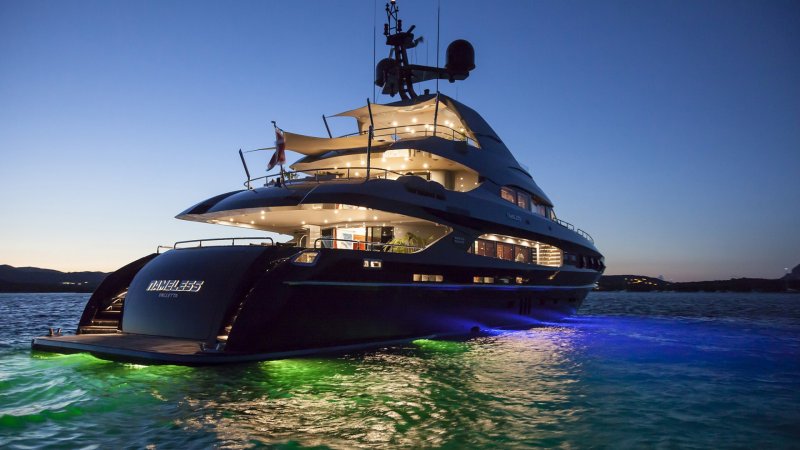 Яхта Мрия