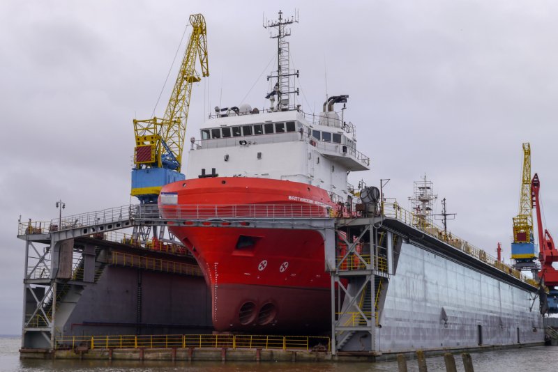 Док для речных судов