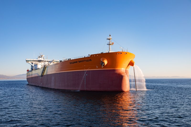 Танкер Владимир Мономах