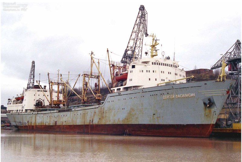 Плавбаза Даурия Мурманск