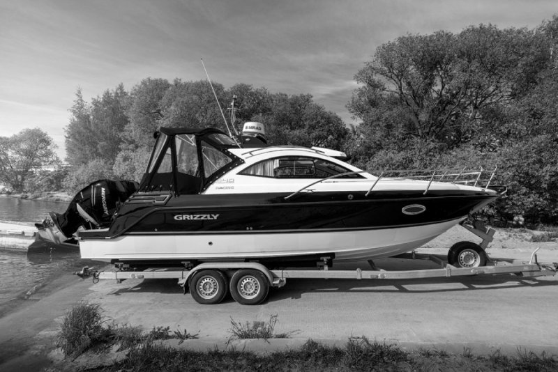 Лодка Grizzly Racing 840