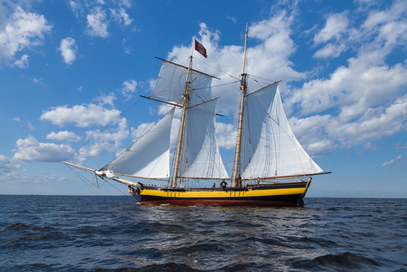 Парусный клипер шхуна