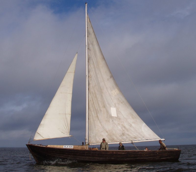 Одномачтовое парусное судно