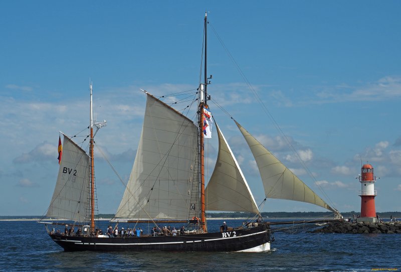 Парусная Двухмачтовая шхуна «Михаил»