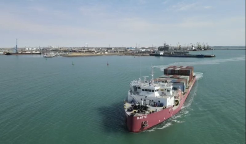 Контейнеровоз в Каспийском море