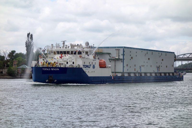 Речное судно топаз