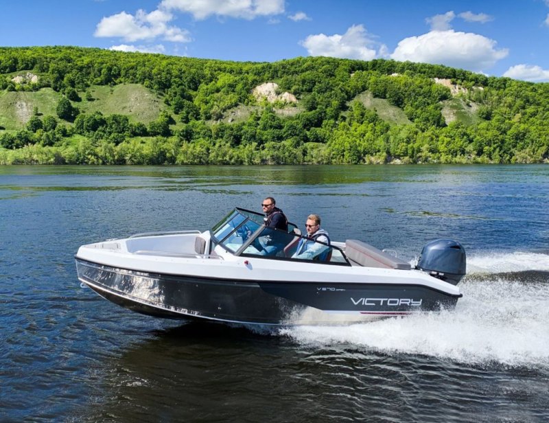 Лодка Виктори 570