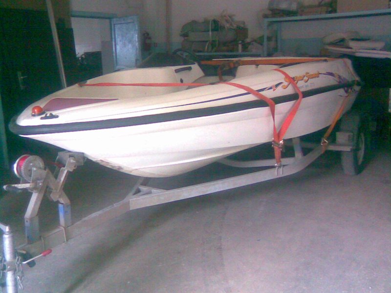 Водометный пластиковый катер