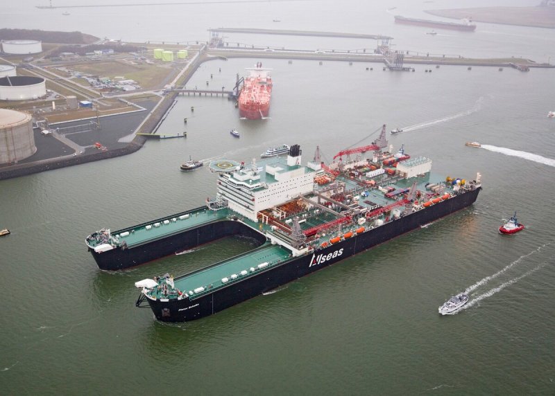 Судно-трубоукладчик pioneering Spirit