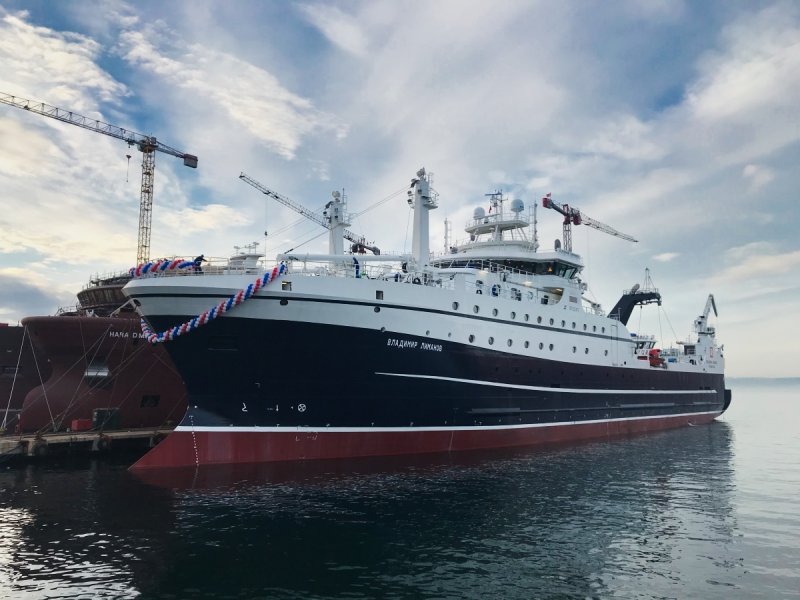 Капитан Вдовиченко траулер