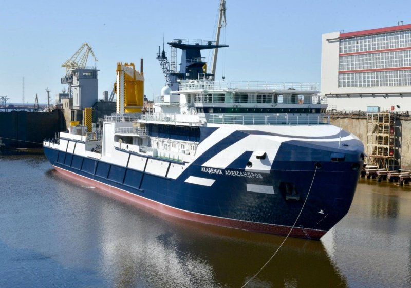 Исследовательское судно проекта 20183 «академик Александров».
