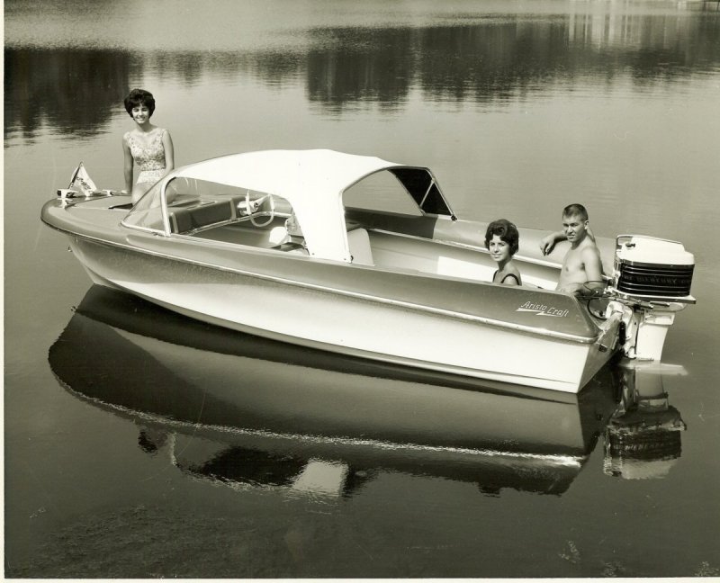 Старинный катер