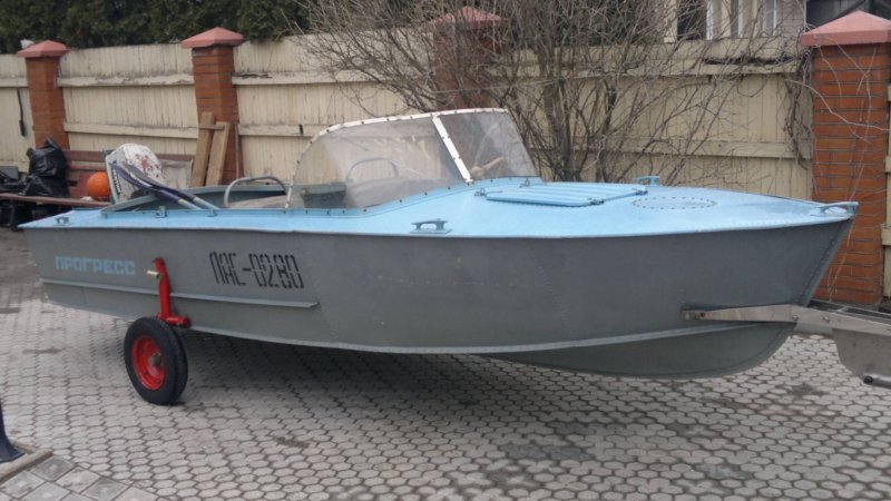 Моторная лодка Прогресс 2м