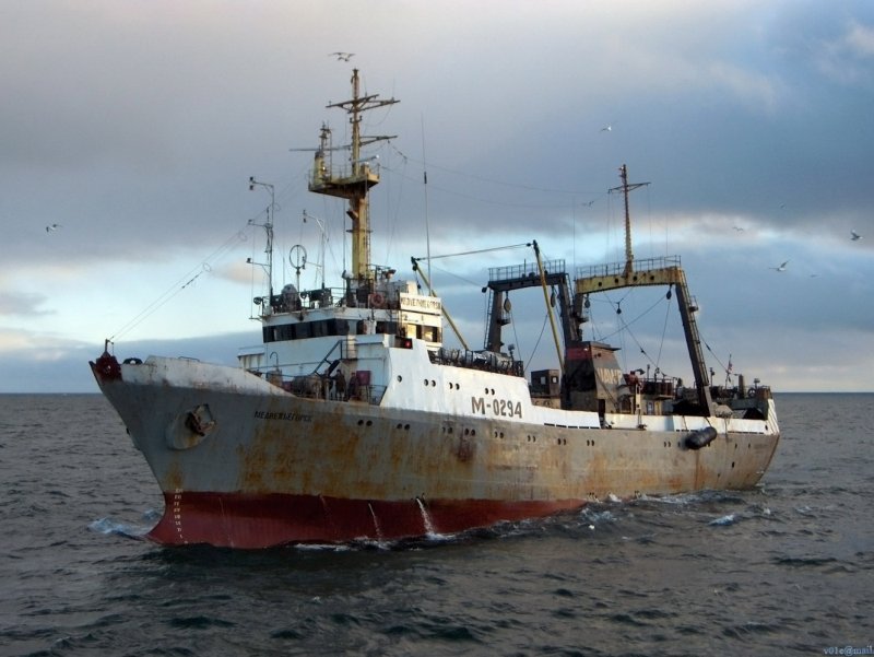 Рыболовецкий траулер Березина
