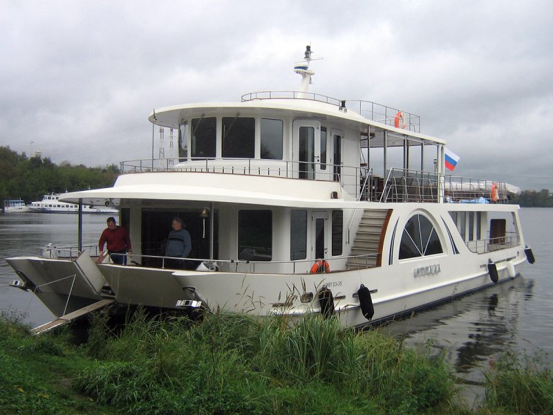 Моторная яхта Отрада