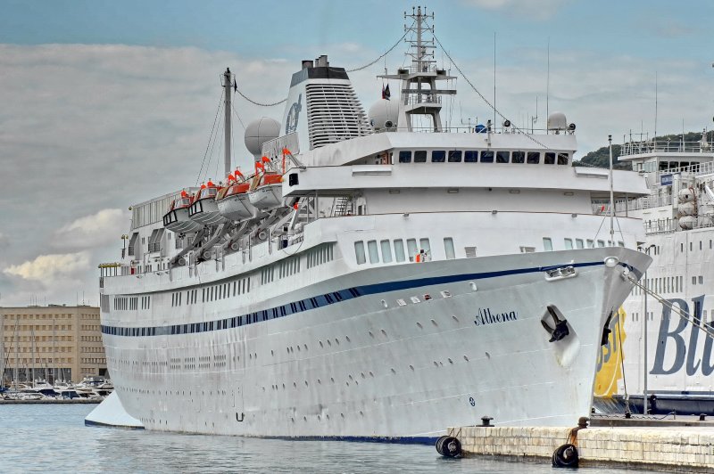 Круизный корабль "Astoria grande"