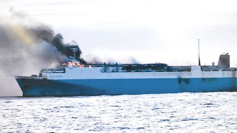 Грузовое судно Ангара