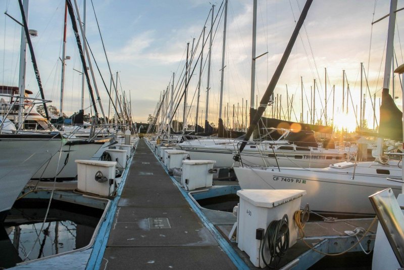 Парусная яхта Marina парусная яхта Marina