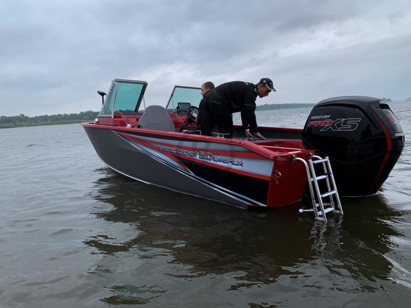 Windboat 5.0 Evofish на прицепе