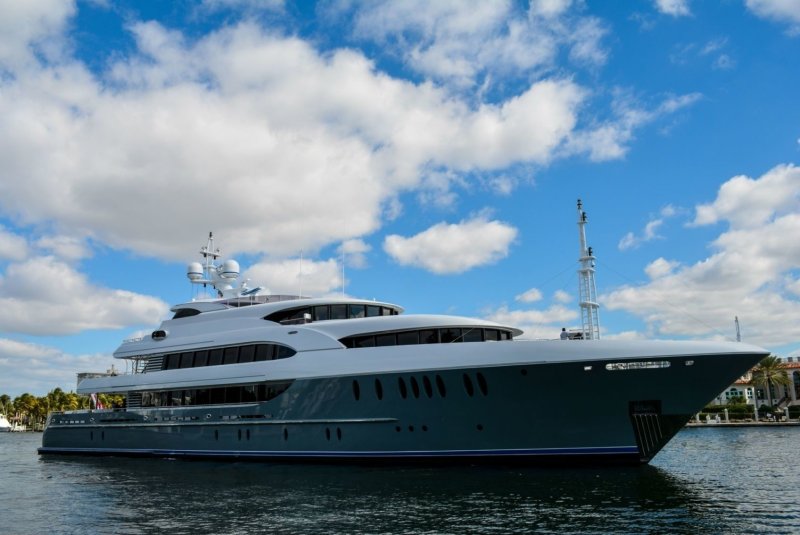 Яхта Sovereign Yacht 105 м