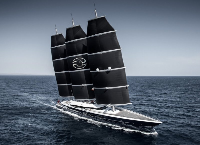 Яхта черная Жемчужина Black Pearl