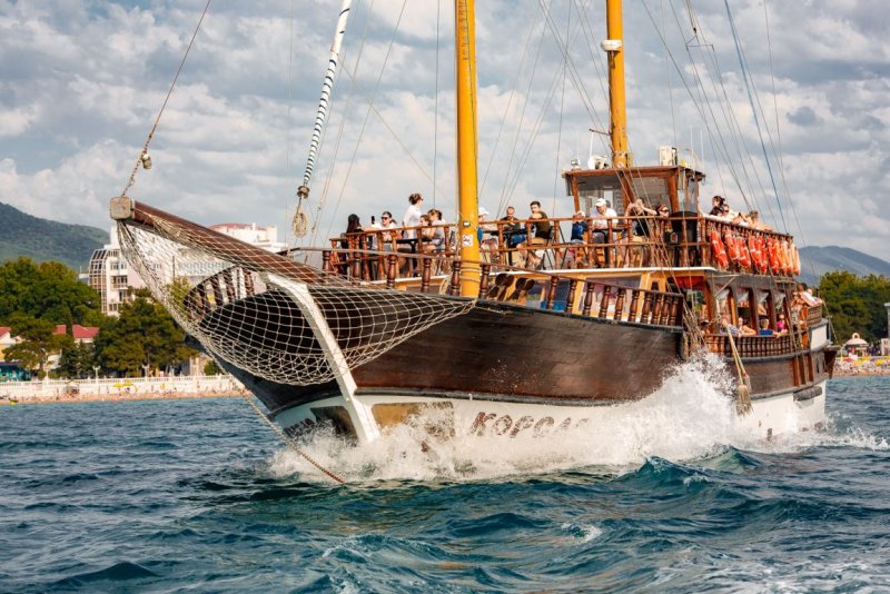 Корсар Геленджик морские прогулки