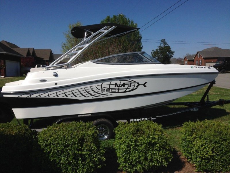Rinker 220 MTX каюта