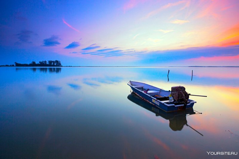Лодка на воде