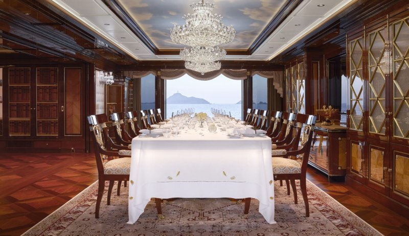 Мегаяхта Amadea