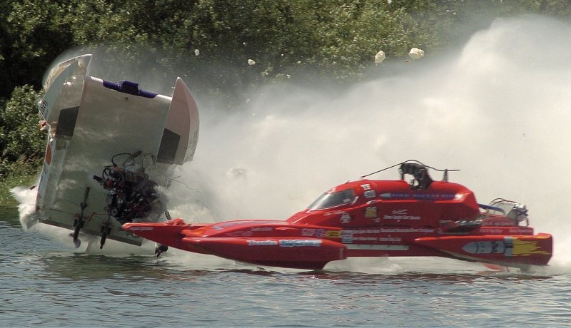Drag Boat Racing crash